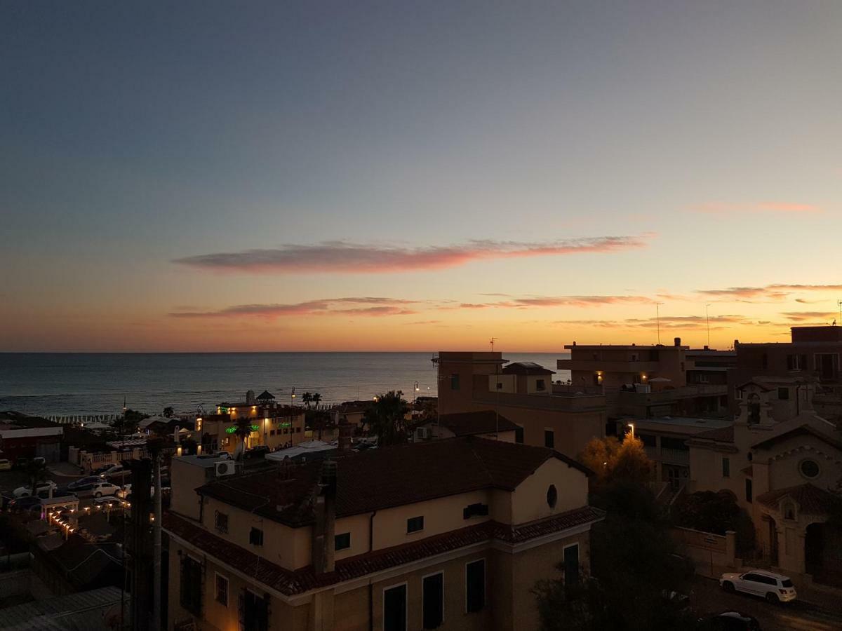 Mary'S Penthouse Lejlighed Lido di Ostia Eksteriør billede